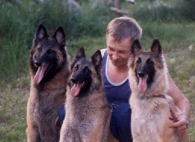 Gaia sek&auml; tytt&auml;ret Kirsberry ja Karole Forte Mr Nampaj&auml;rven kanssa